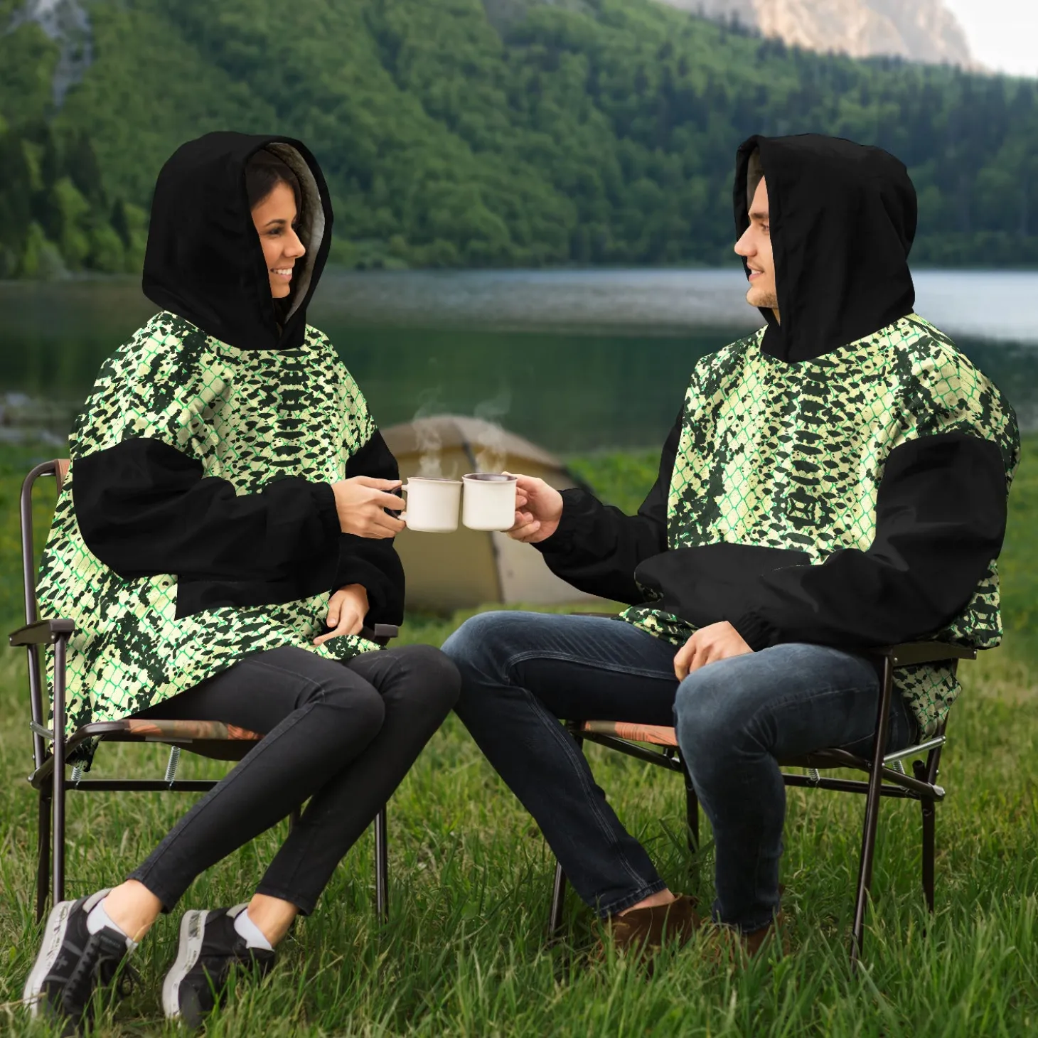 kuscheliger_kapuzenpullov_10-10.webp Kuscheliger Kapuzenpullover – Schlange