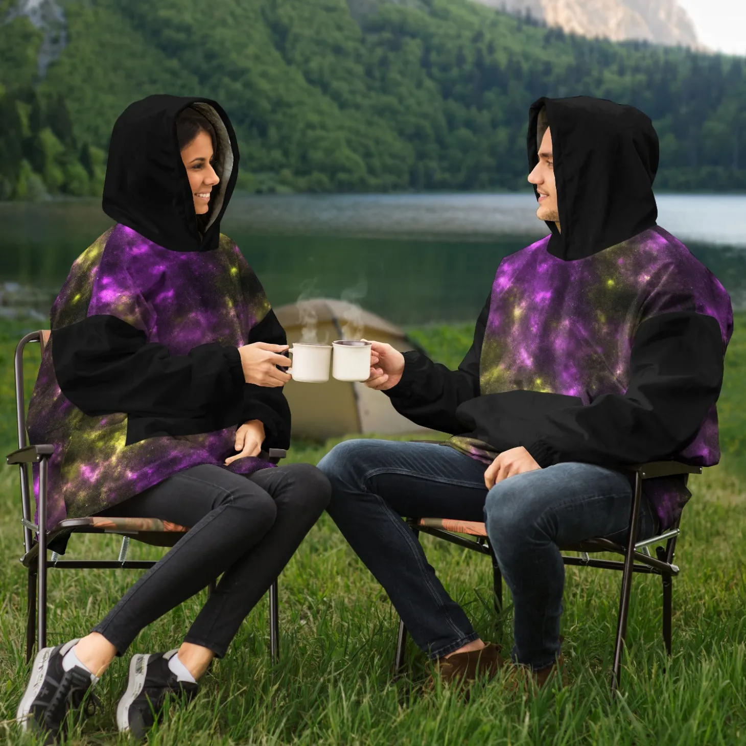 kuscheliger_kapuzenpullov_10-7.webp Kuscheliger Kapuzenpullover – Space Lila und Gelb
